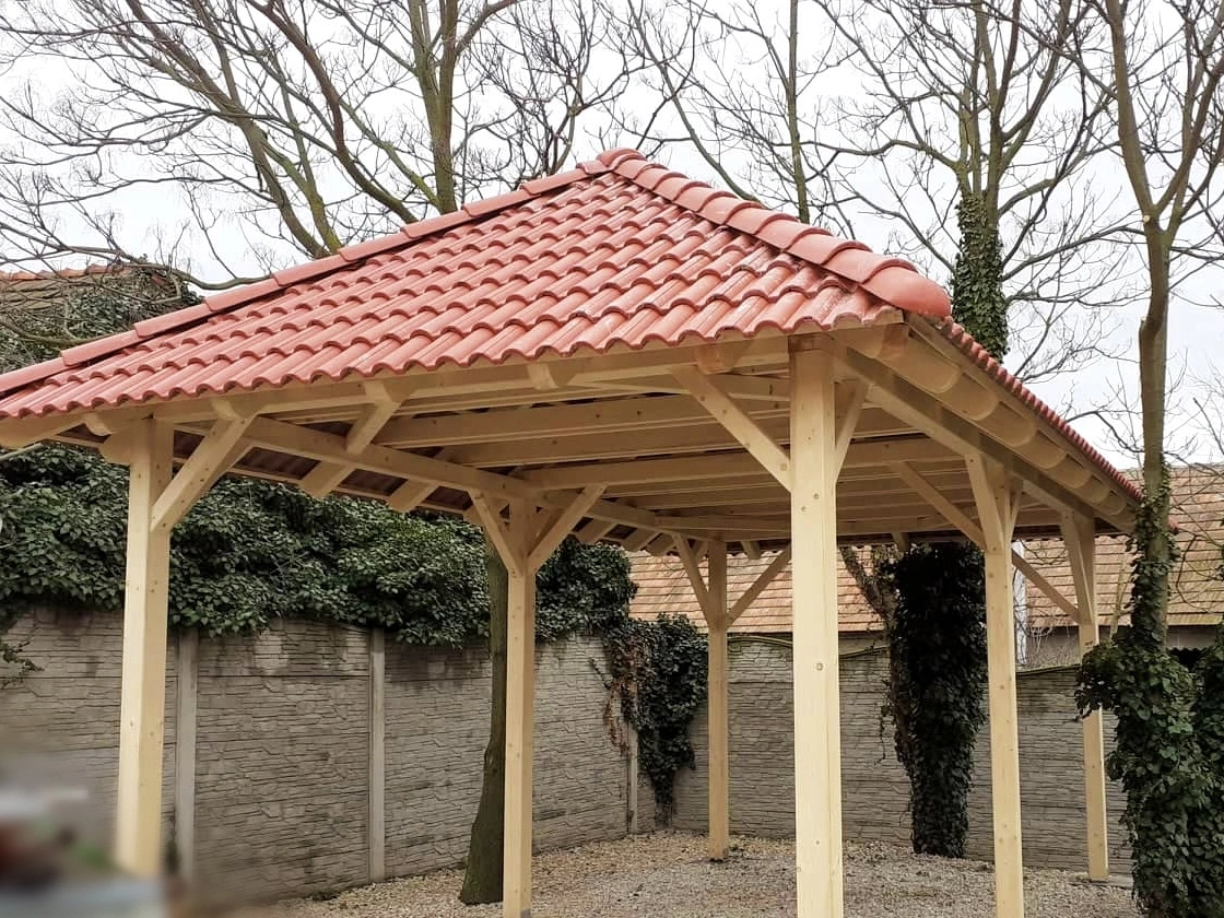 Fa kerti pavilon cserepes tetővel